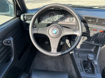 1989 BMW 330 照片 8