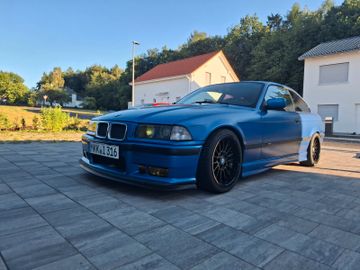 1992 BMW 330 照片 1