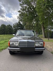 1981 Mercedes-BENZ 300 — фото 2
