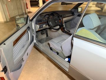 صورة مصغرة 12 لـ 1990 Mercedes-BENZ 300