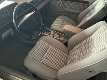 صورة 2 لـ 1992 Mercedes-BENZ 300