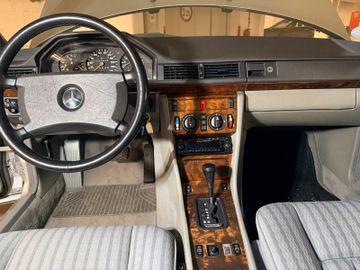 صورة مصغرة 13 لـ 1990 Mercedes-BENZ 300