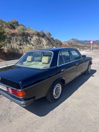 صورة 1 لـ 1981 Mercedes-BENZ 300