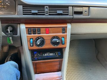 صورة مصغرة 13 لـ 1992 Mercedes-BENZ 300