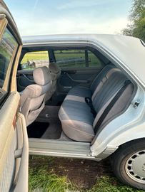 صورة 6 لـ 1989 Mercedes-BENZ 300