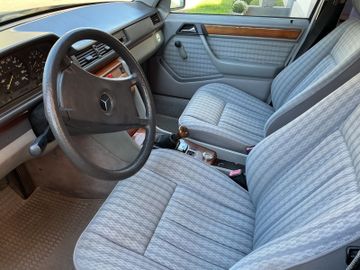 صورة مصغرة 14 لـ 1992 Mercedes-BENZ 300