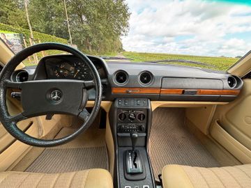 1981 Mercedes-BENZ 300 — фото 5