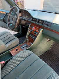 صورة 8 لـ 1990 Mercedes-BENZ 300