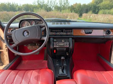 صورة 9 لـ 1970 Mercedes-BENZ 300