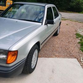 صورة 2 لـ 1988 Mercedes-BENZ 300
