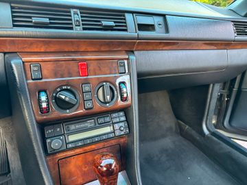 صورة مصغرة 12 لـ 1990 Mercedes-BENZ 300