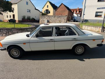 صورة 1 لـ 1978 Mercedes-BENZ 300