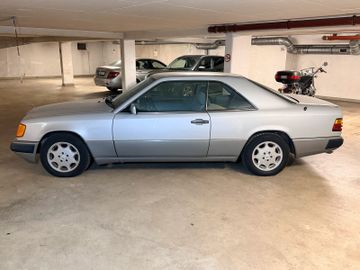صورة 1 لـ 1990 Mercedes-BENZ 300