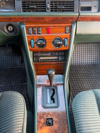صورة مصغرة 11 لـ 1990 Mercedes-BENZ 300