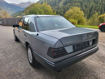 صورة 9 لـ 1988 Mercedes-BENZ 300