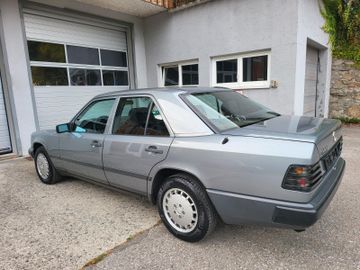 صورة 2 لـ 1988 Mercedes-BENZ 300