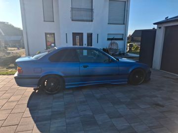 1992 BMW 330 照片 2