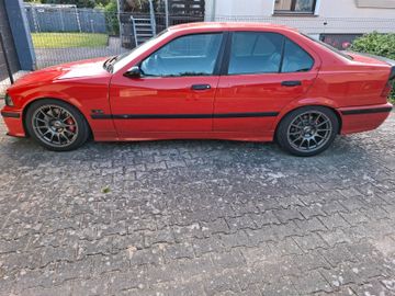 1995 BMW 330 照片 1