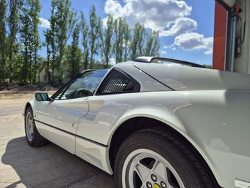1987 Ferrari 328 照片 3
