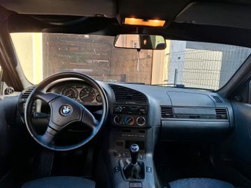 1995 BMW 330 照片 6