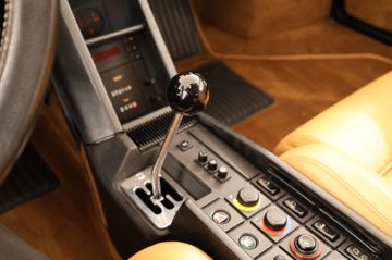 1985 Ferrari TESTAROSSA — миниатюра 15