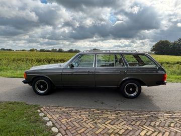 1981 Mercedes-BENZ 300 — фото 1
