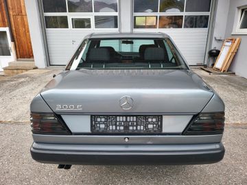 صورة 3 لـ 1988 Mercedes-BENZ 300